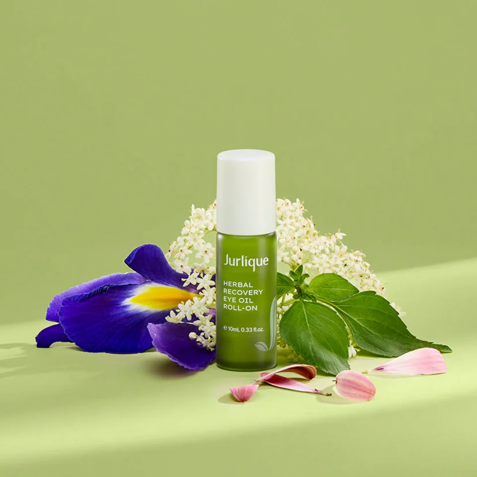 Herbal Recovery Eye Roll-On - Image 4